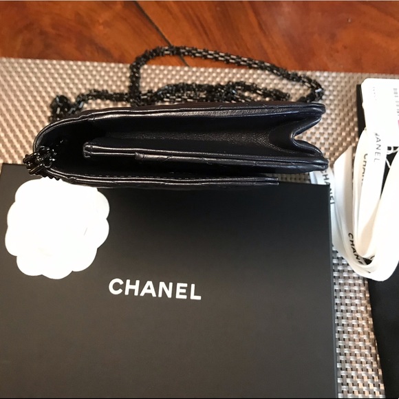 !!SOLD!! CHANEL reissue WOC wallet on Chain - Picture 6 of 12
